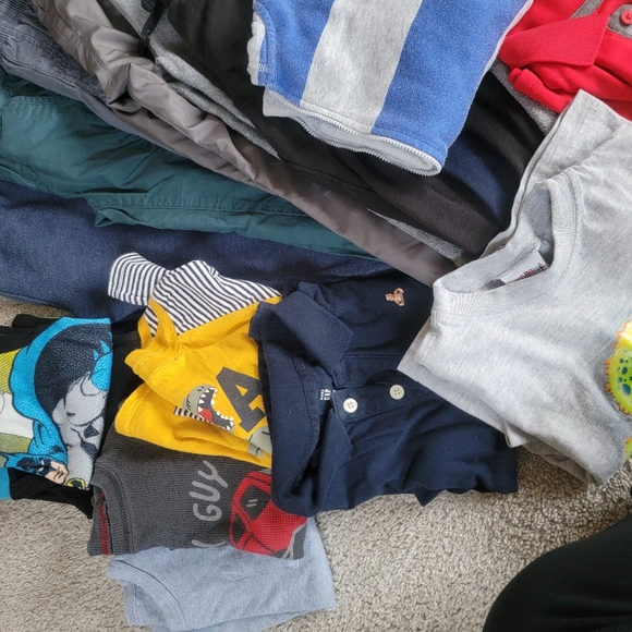 HUGE LOT OF 4T BOYS CLOTHES!! 26 Items - Picture 3 of 7